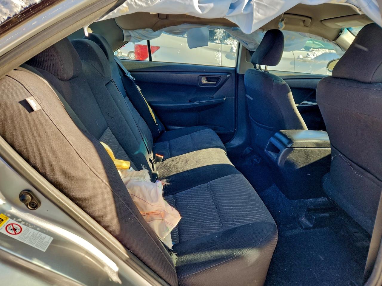 2016 TOYOTA CAMRY LE photo 10