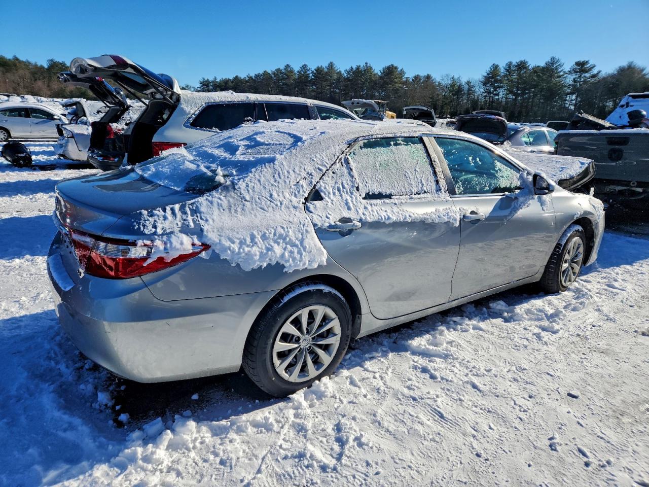2016 TOYOTA CAMRY LE photo 3