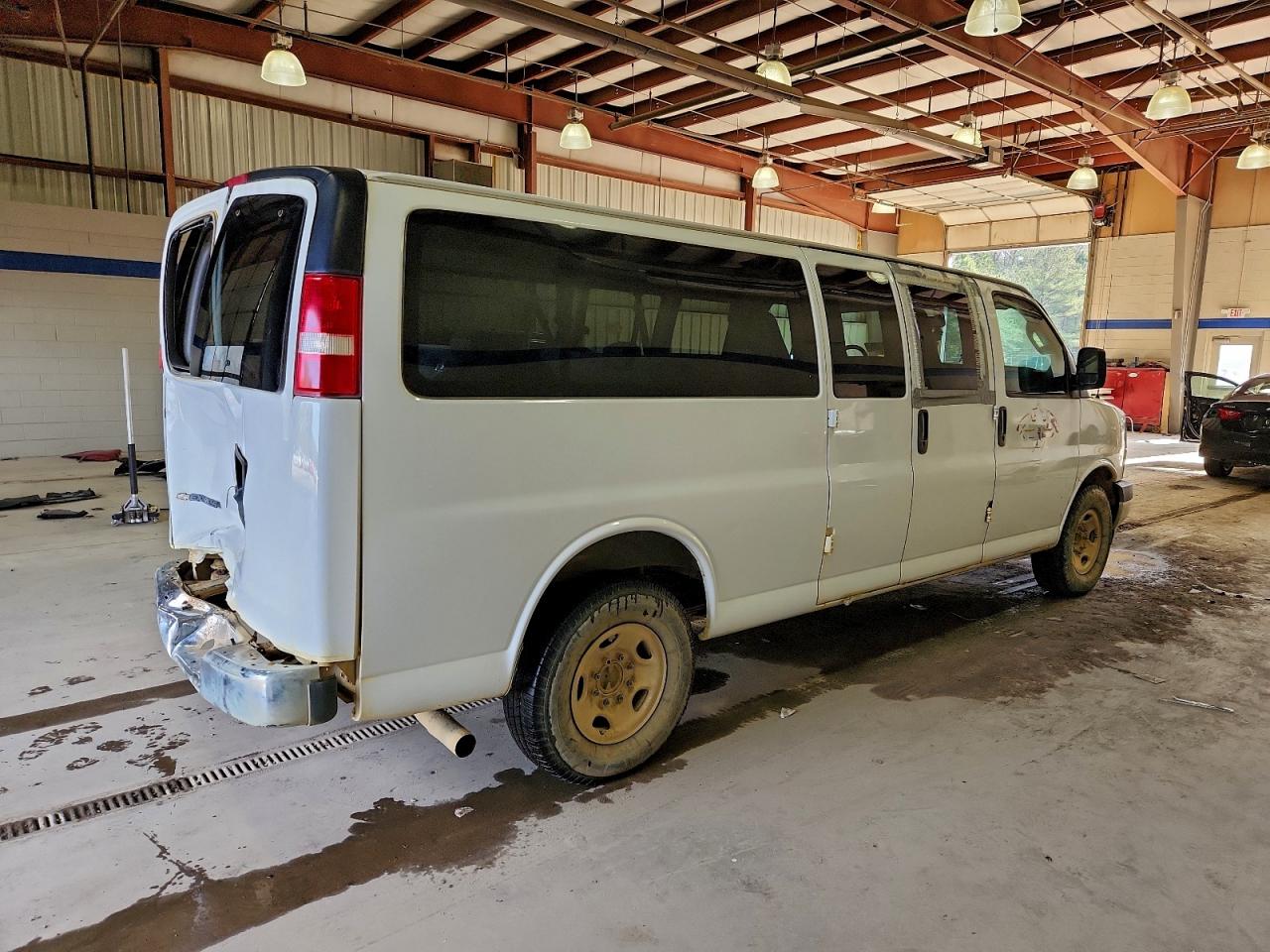 2018 CHEVROLET EXPRESS G3500 LT photo 3