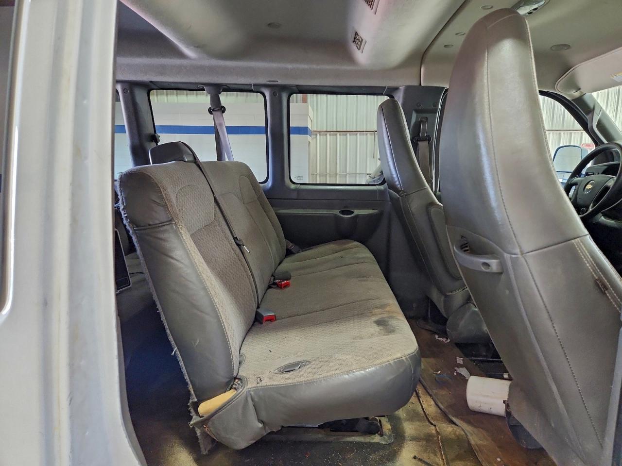 2018 CHEVROLET EXPRESS G3500 LT photo 11