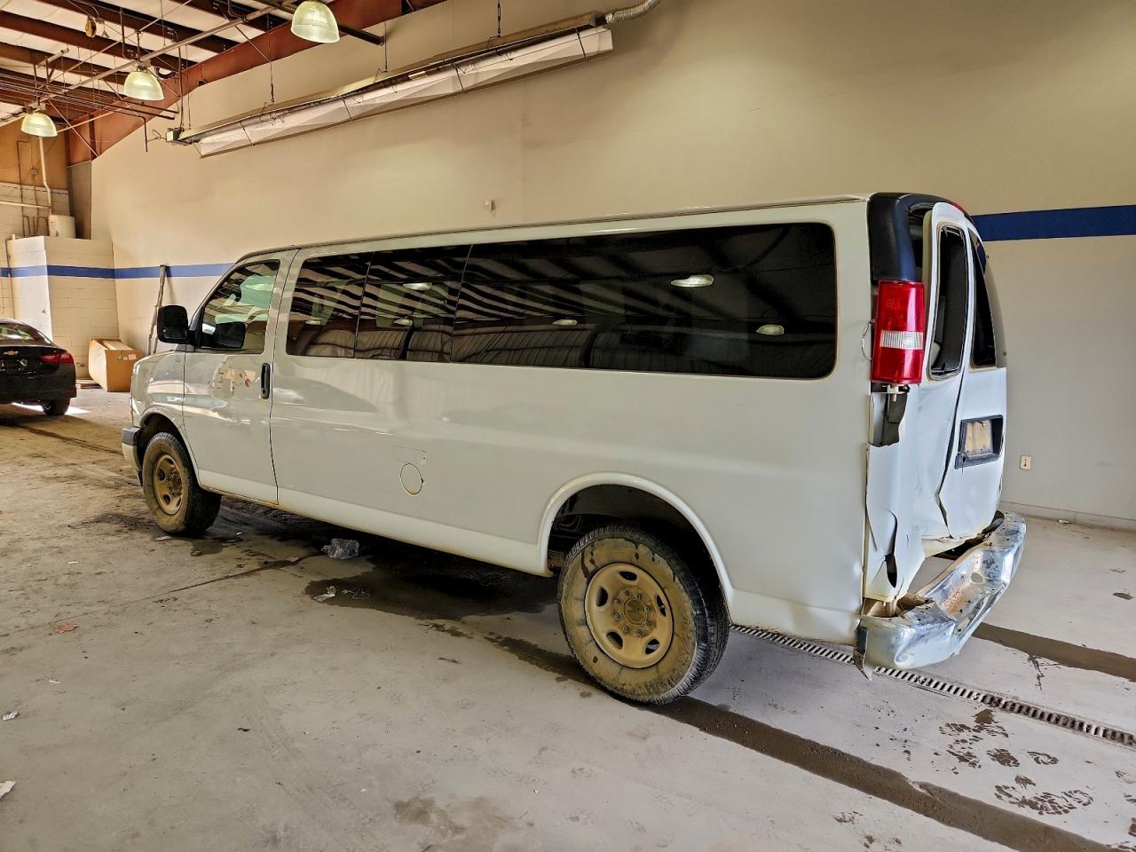 2018 CHEVROLET EXPRESS G3500 LT photo 2