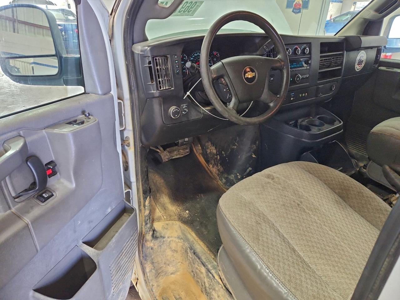 2018 CHEVROLET EXPRESS G3500 LT photo 8