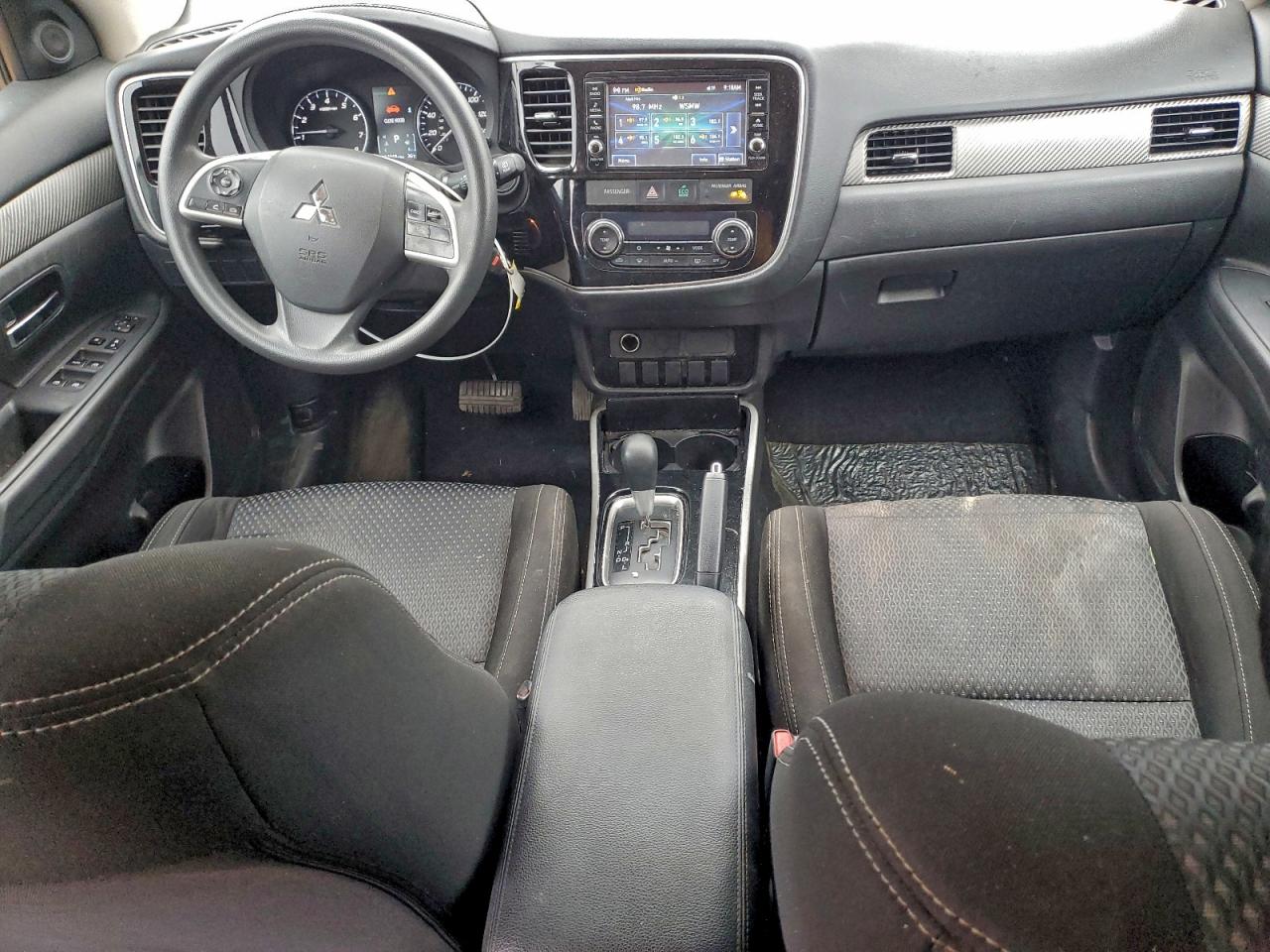 2018 MITSUBISHI OUTLANDER ES photo 8