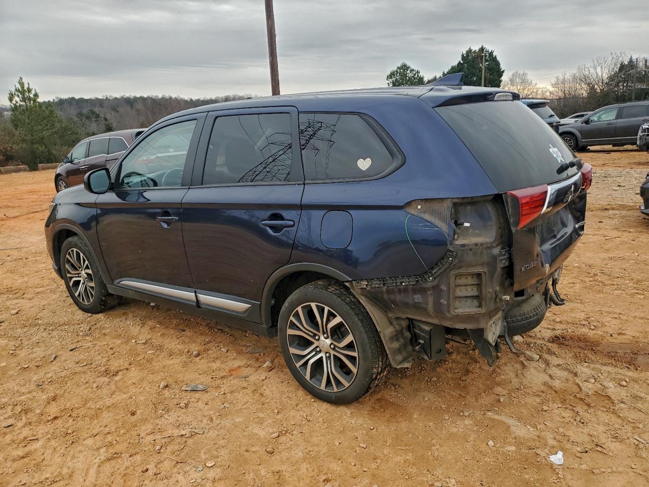 2018 MITSUBISHI OUTLANDER ES photo 2