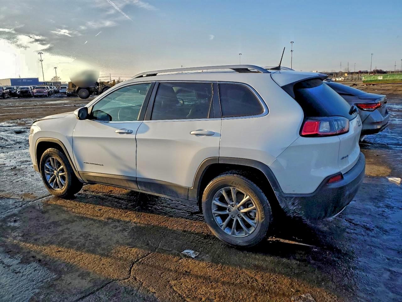 2021 JEEP CHEROKEE LATITUDE LUX photo 2