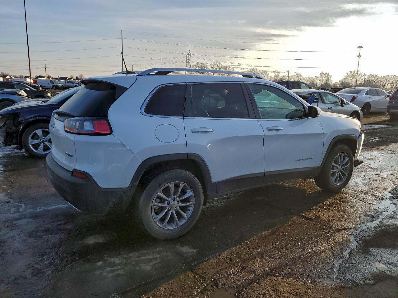 2021 JEEP CHEROKEE LATITUDE LUX photo 3