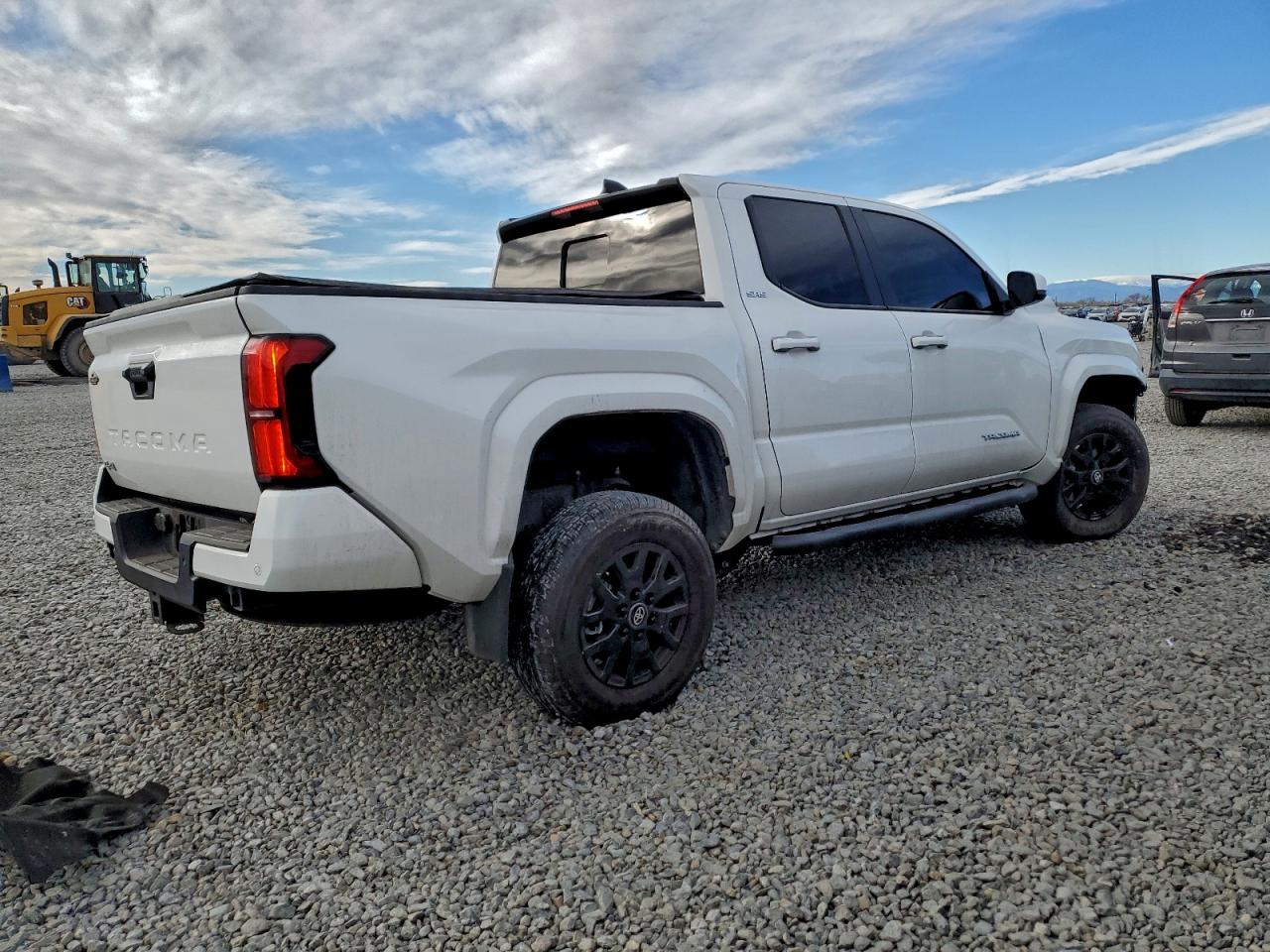 2024 TOYOTA TACOMA DOUBLE CAB photo 3