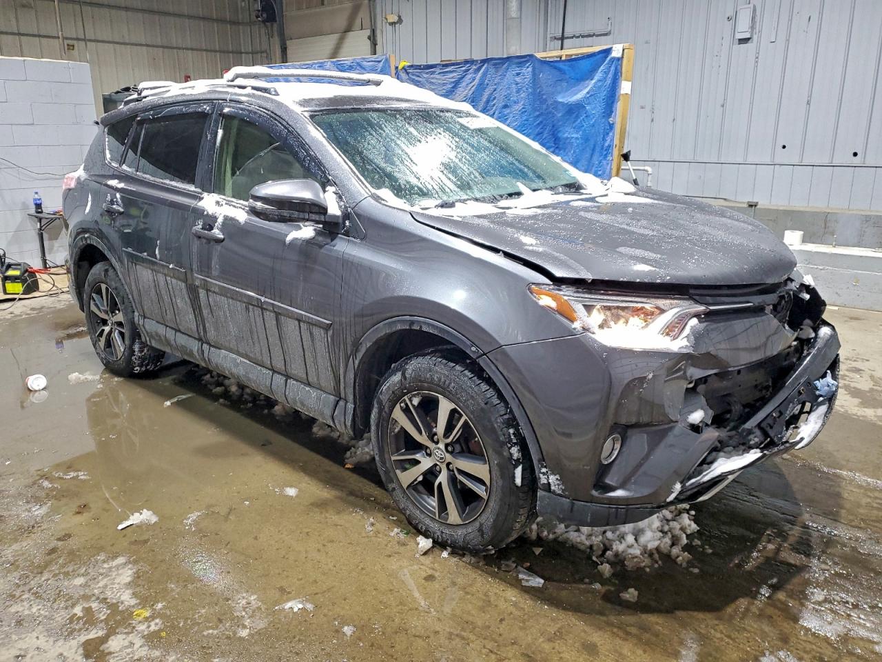 2016 TOYOTA RAV4 XLE photo 4