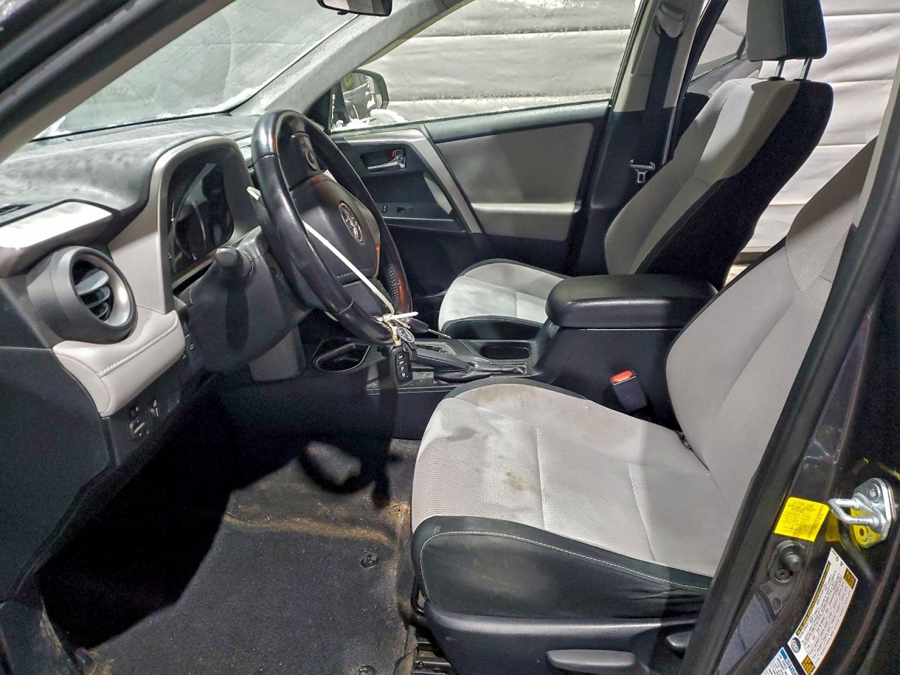 2016 TOYOTA RAV4 XLE photo 7