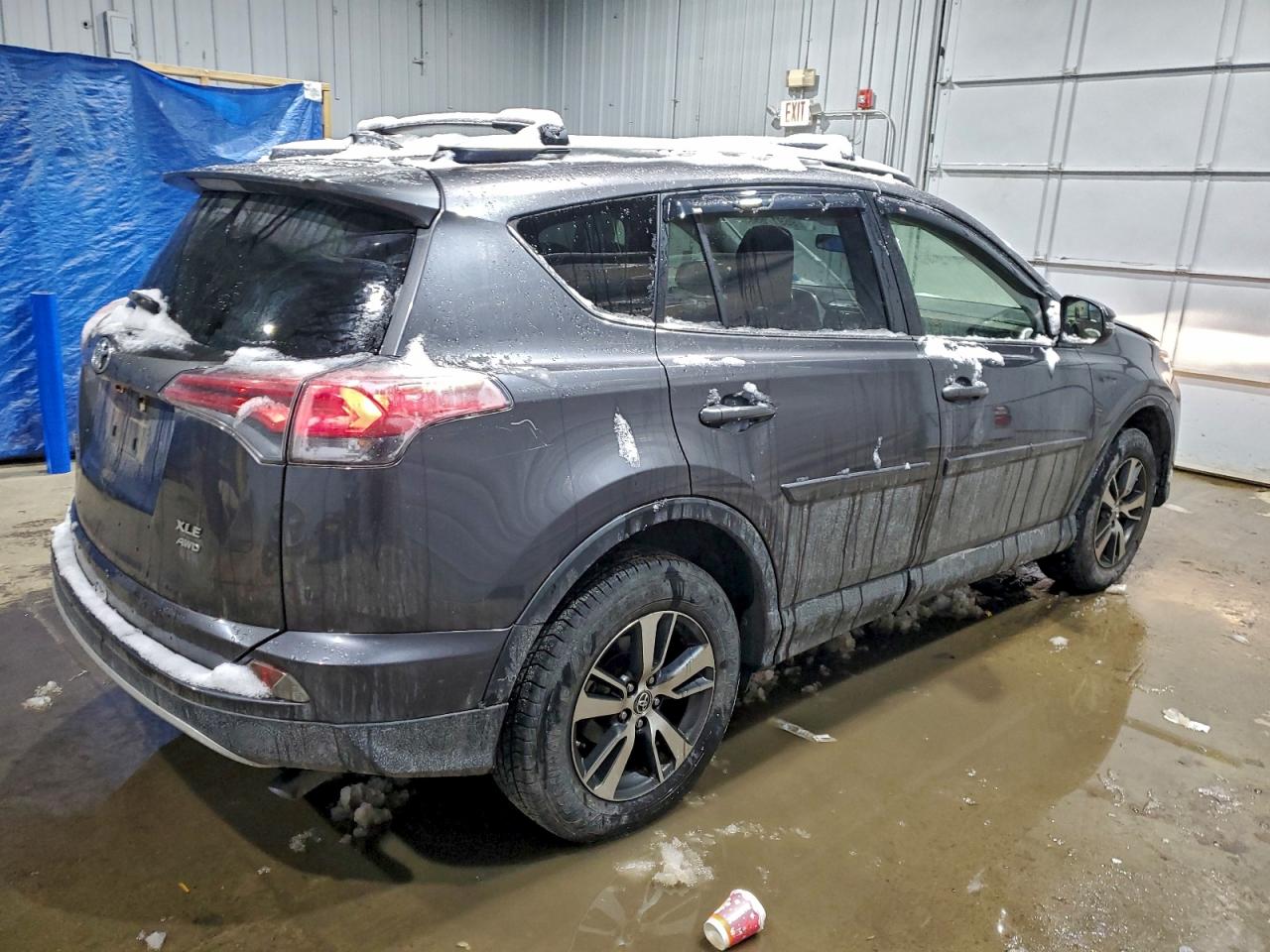 2016 TOYOTA RAV4 XLE photo 3