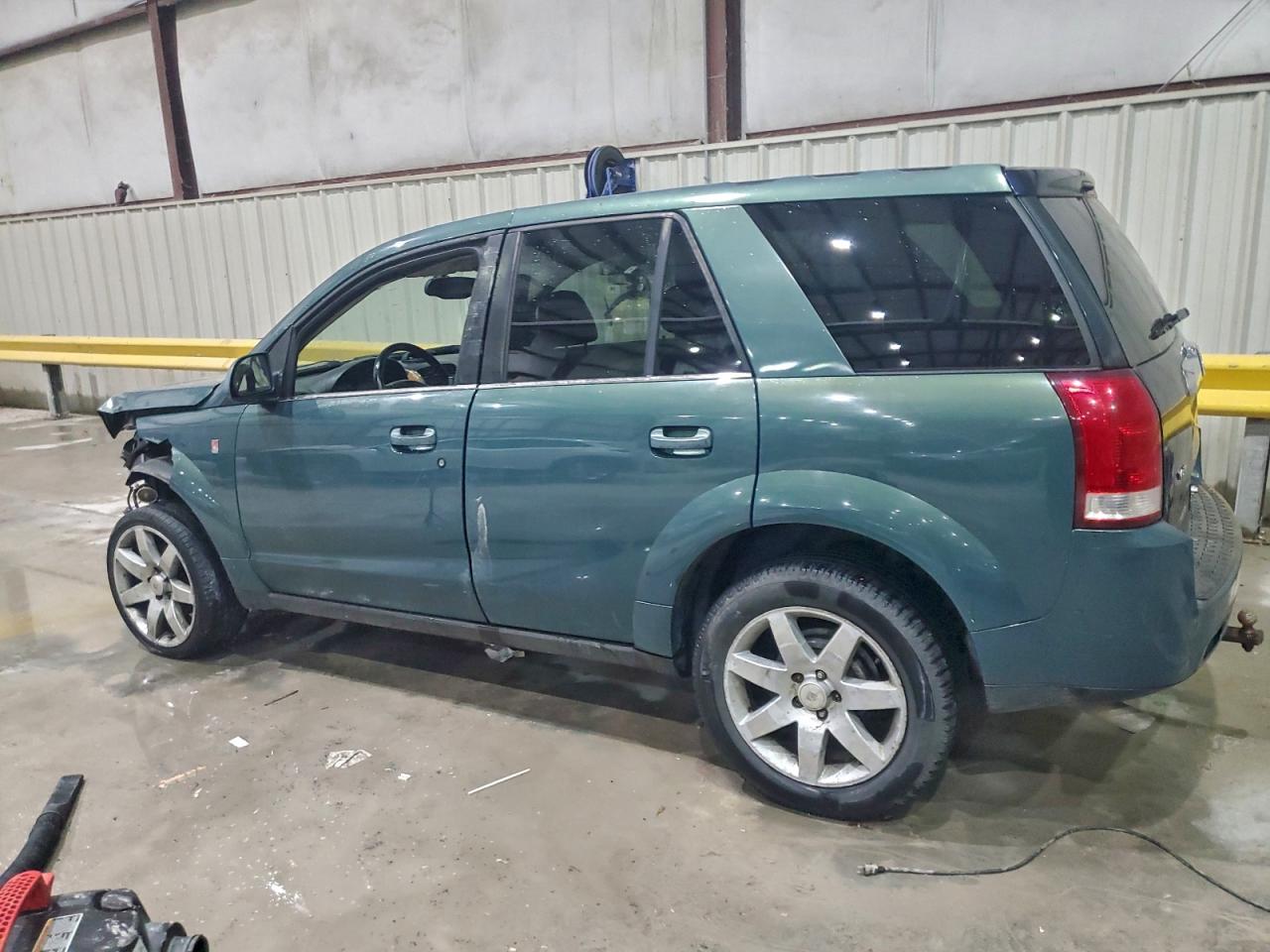 2006 SATURN VUE photo 2