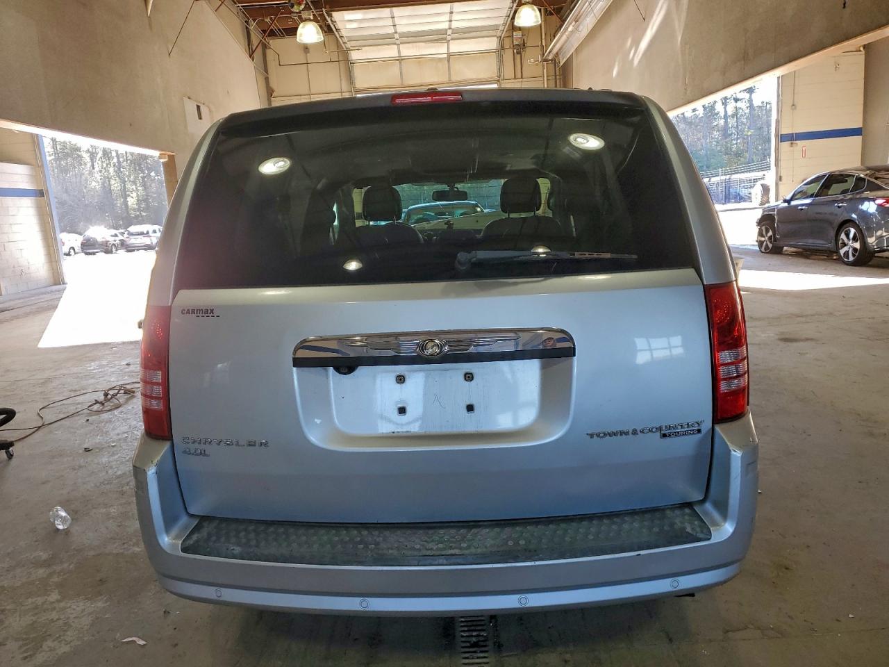 2010 CHRYSLER TOWN & COUNTRY TOURING PLUS photo 6