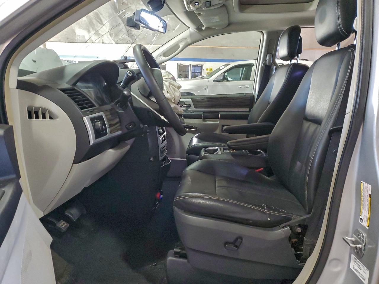 2010 CHRYSLER TOWN & COUNTRY TOURING PLUS photo 7