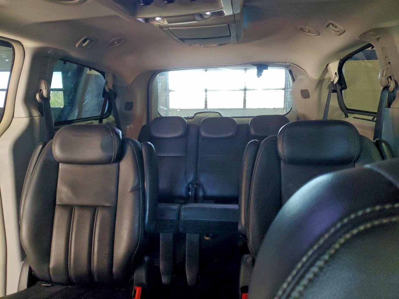 2010 CHRYSLER TOWN & COUNTRY TOURING PLUS photo 10