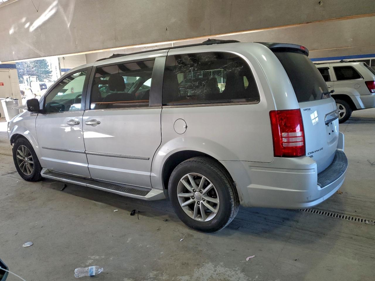 2010 CHRYSLER TOWN & COUNTRY TOURING PLUS photo 2