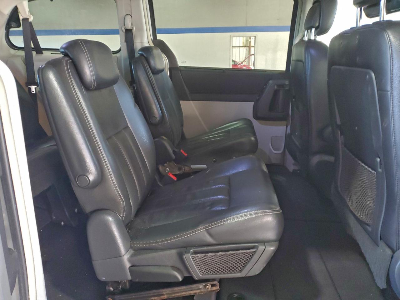 2010 CHRYSLER TOWN & COUNTRY TOURING PLUS photo 11
