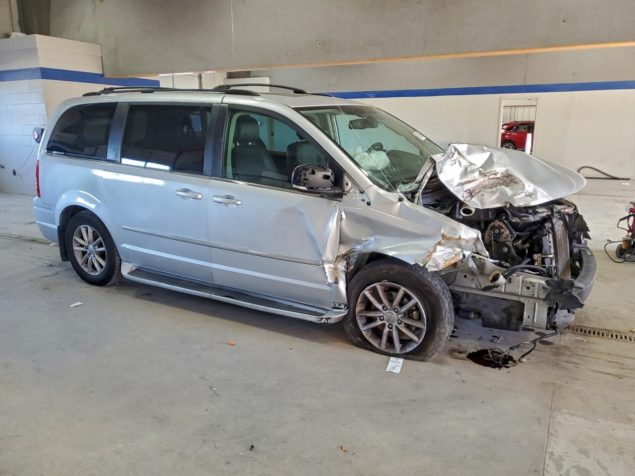 2010 CHRYSLER TOWN & COUNTRY TOURING PLUS photo 4