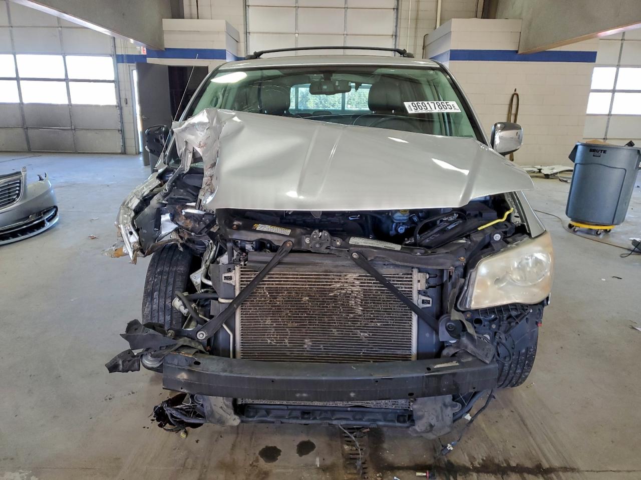 2010 CHRYSLER TOWN & COUNTRY TOURING PLUS photo 5