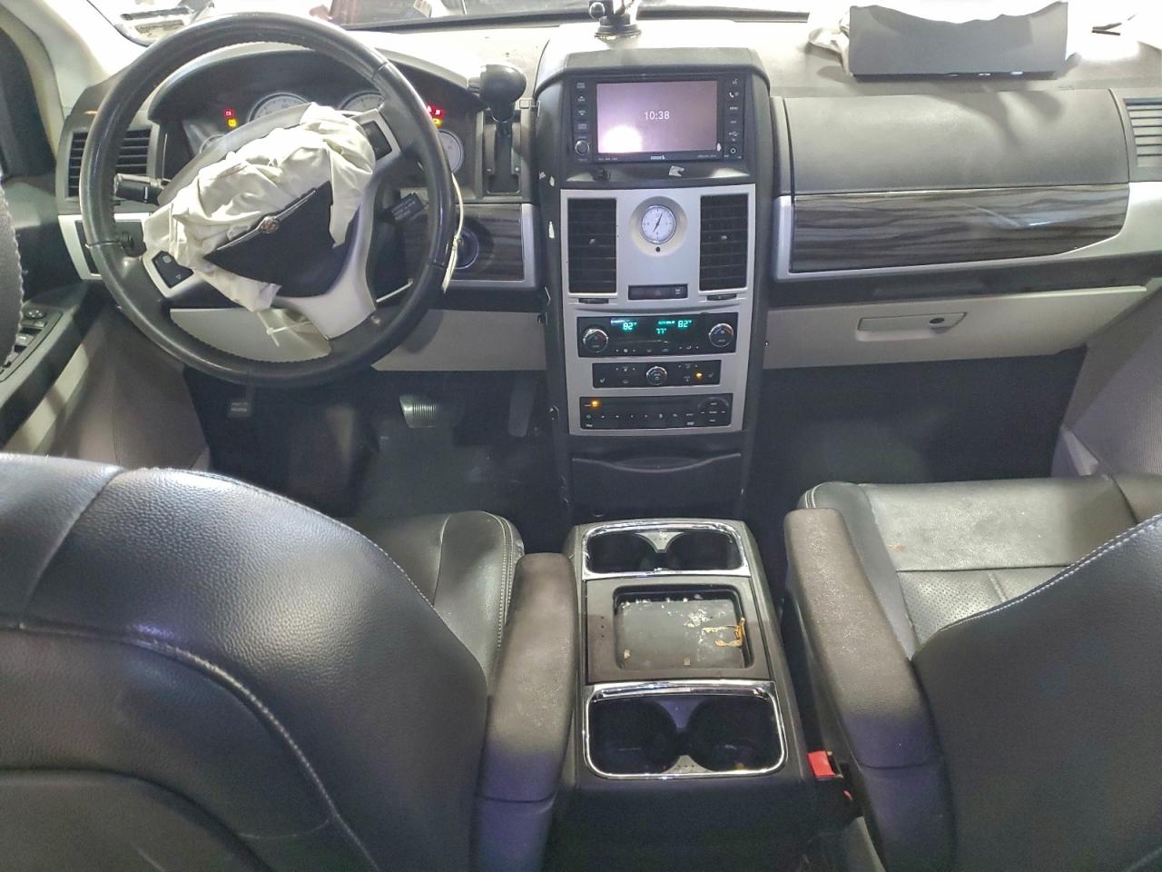 2010 CHRYSLER TOWN & COUNTRY TOURING PLUS photo 8