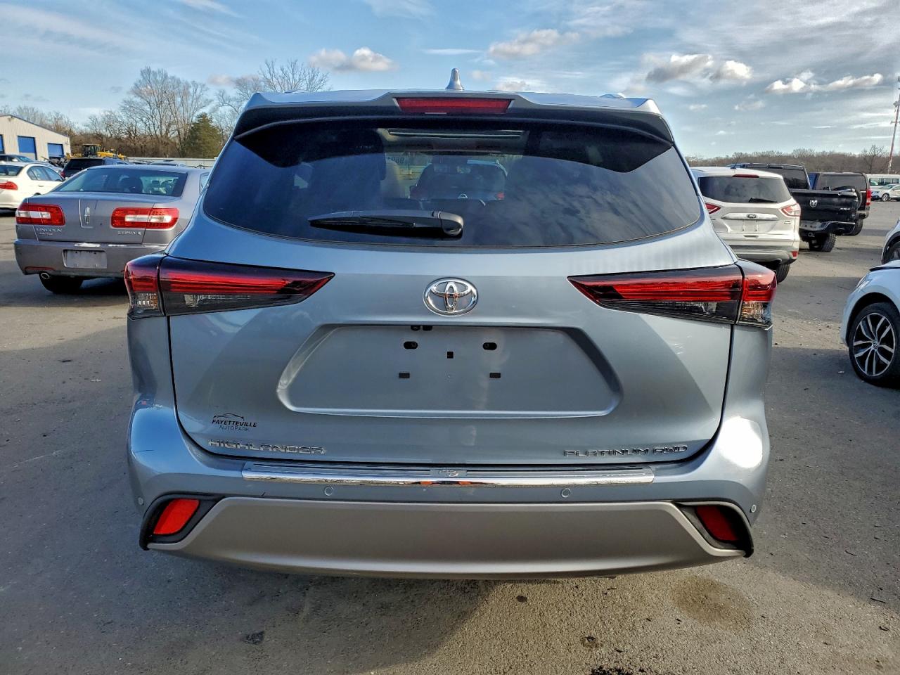 2024 TOYT HIGHLANDER PLATINUM photo 6