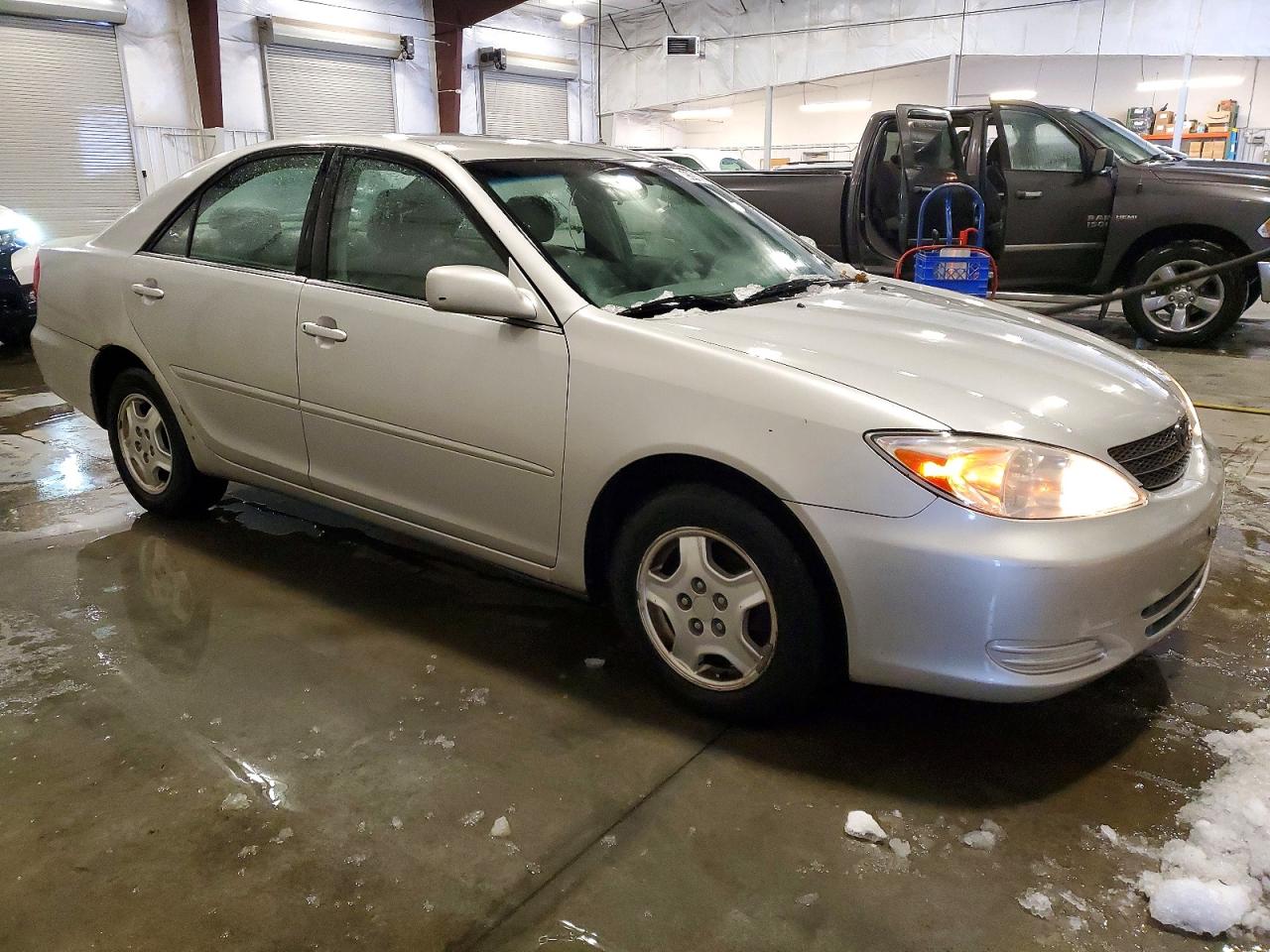 2002 TOYOTA CAMRY LE photo 4