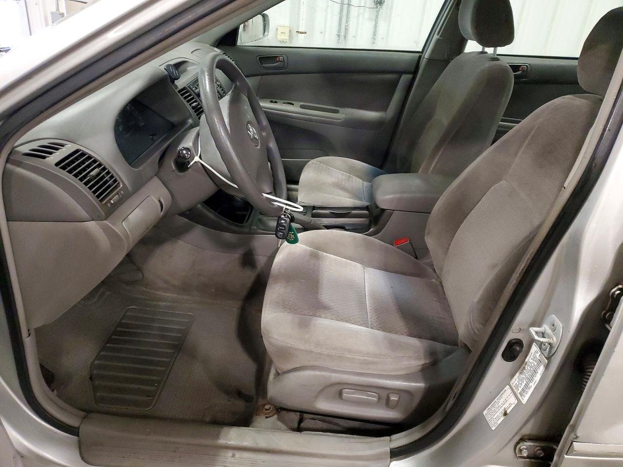 2002 TOYOTA CAMRY LE photo 7