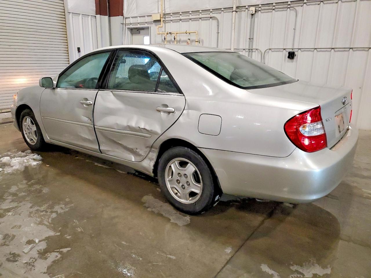 2002 TOYOTA CAMRY LE photo 2