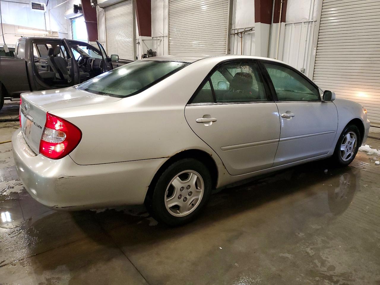 2002 TOYOTA CAMRY LE photo 3