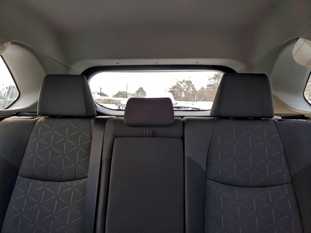 2022 TOYOTA RAV4 LE photo 10