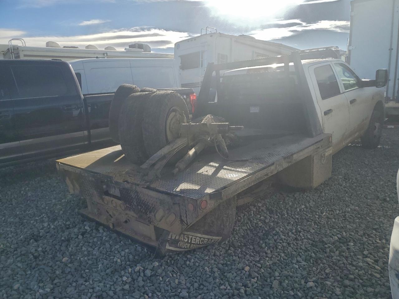 2022 RAM 3500 TRUCK CAB AND CHASSIS photo 3