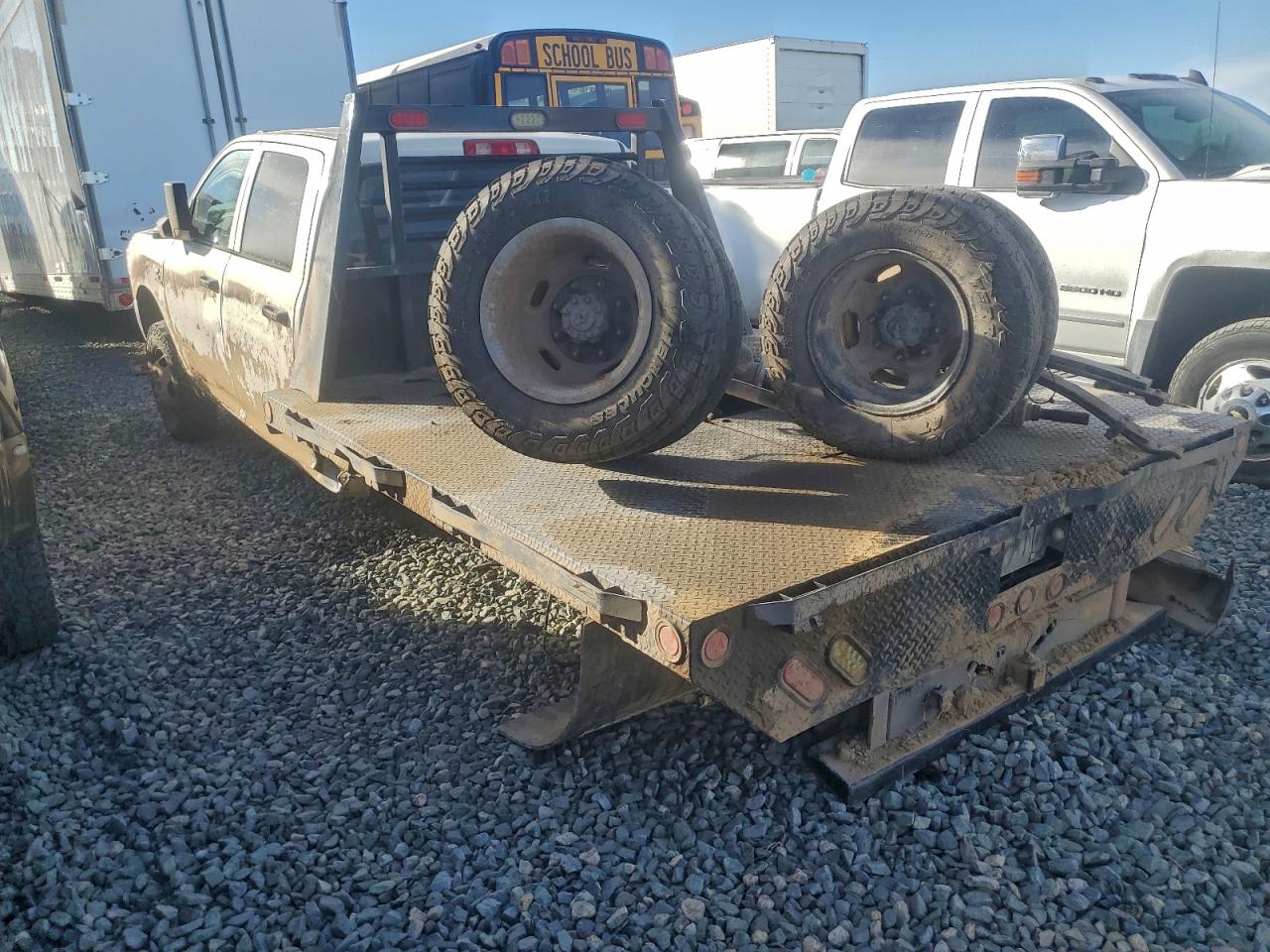2022 RAM 3500 TRUCK CAB AND CHASSIS photo 2
