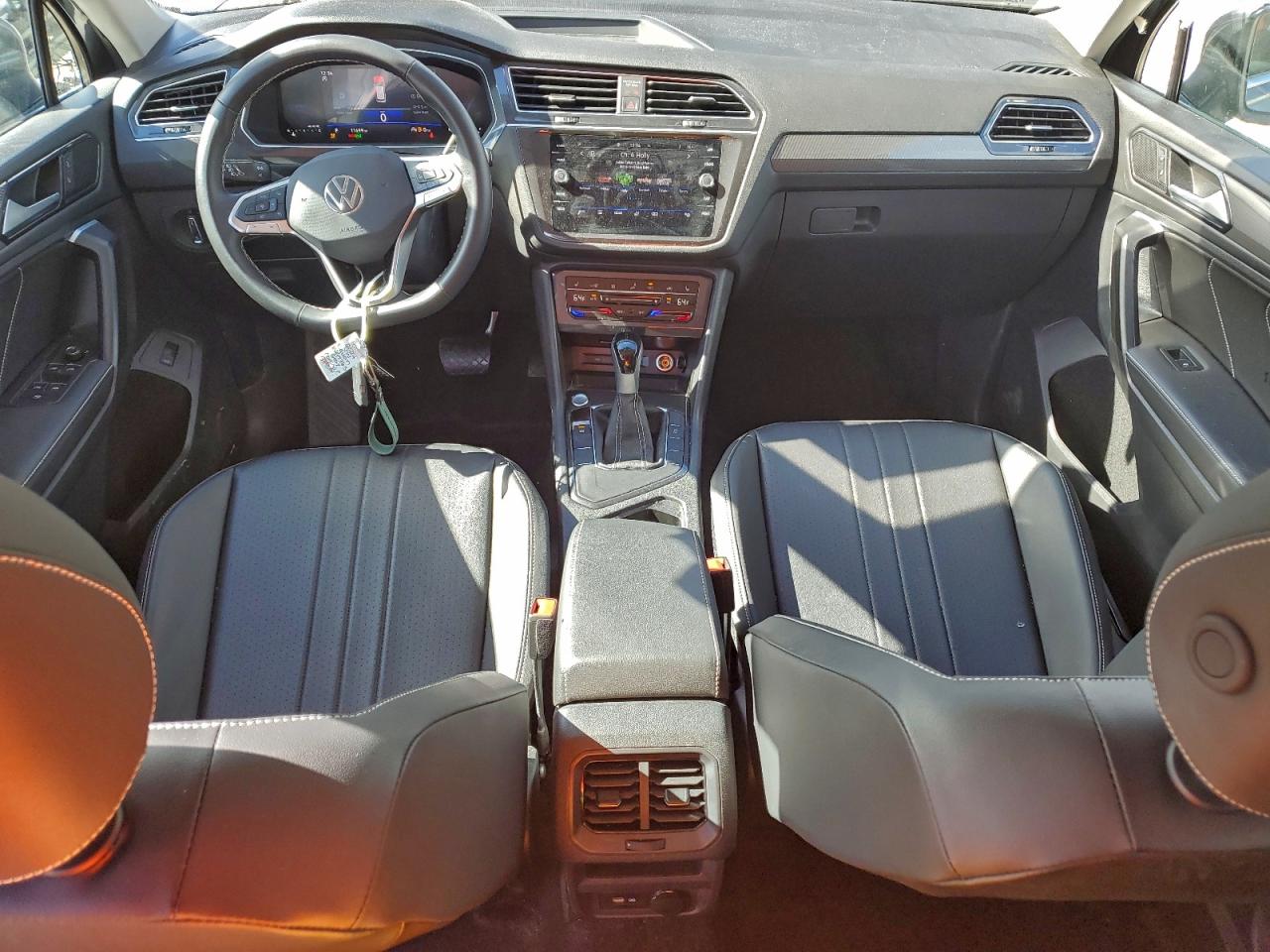2024 VOLKSWAGEN TIGUAN SE photo 8