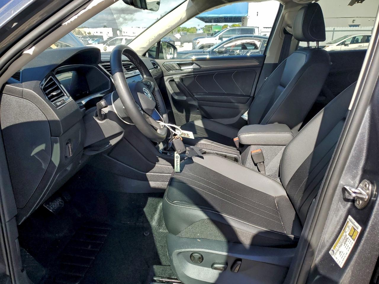 2024 VOLKSWAGEN TIGUAN SE photo 7