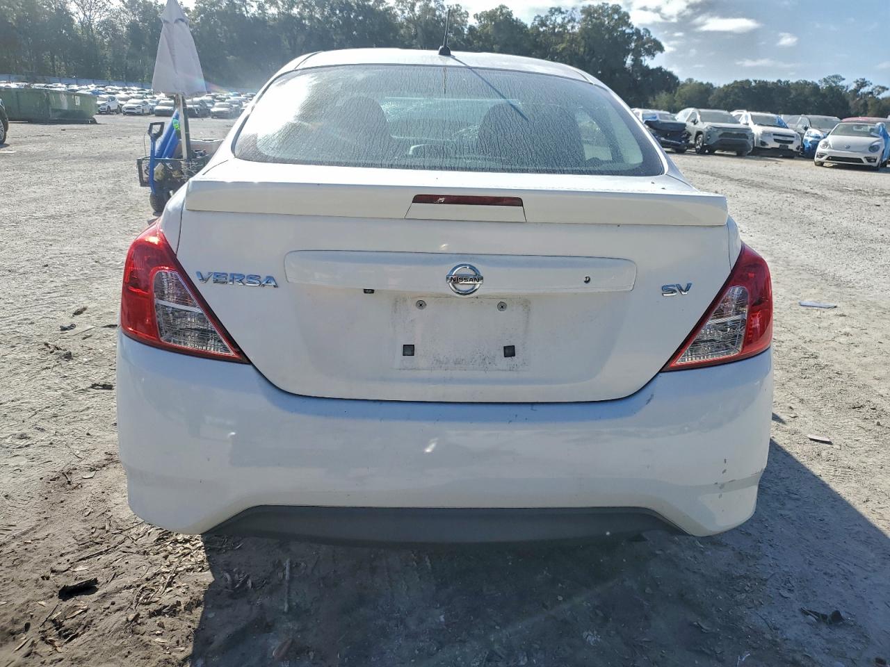 2019 NISSAN VERSA S photo 6