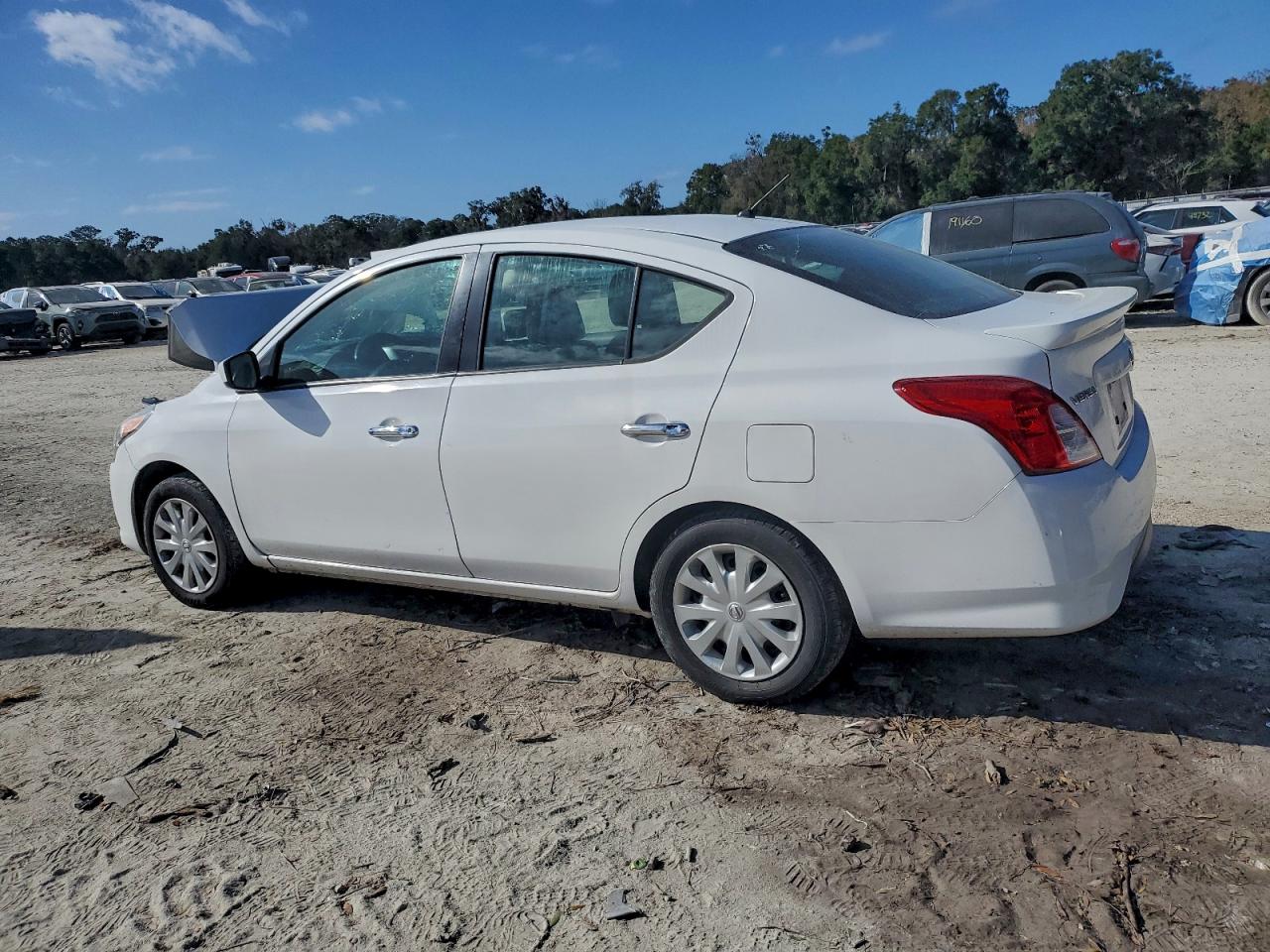 2019 NISSAN VERSA S photo 2