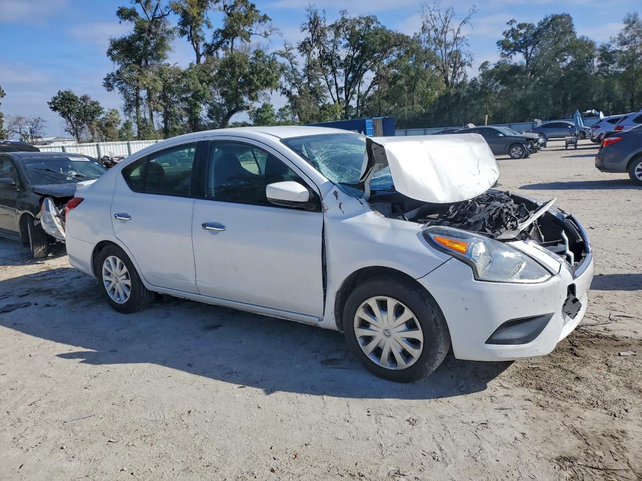2019 NISSAN VERSA S photo 4
