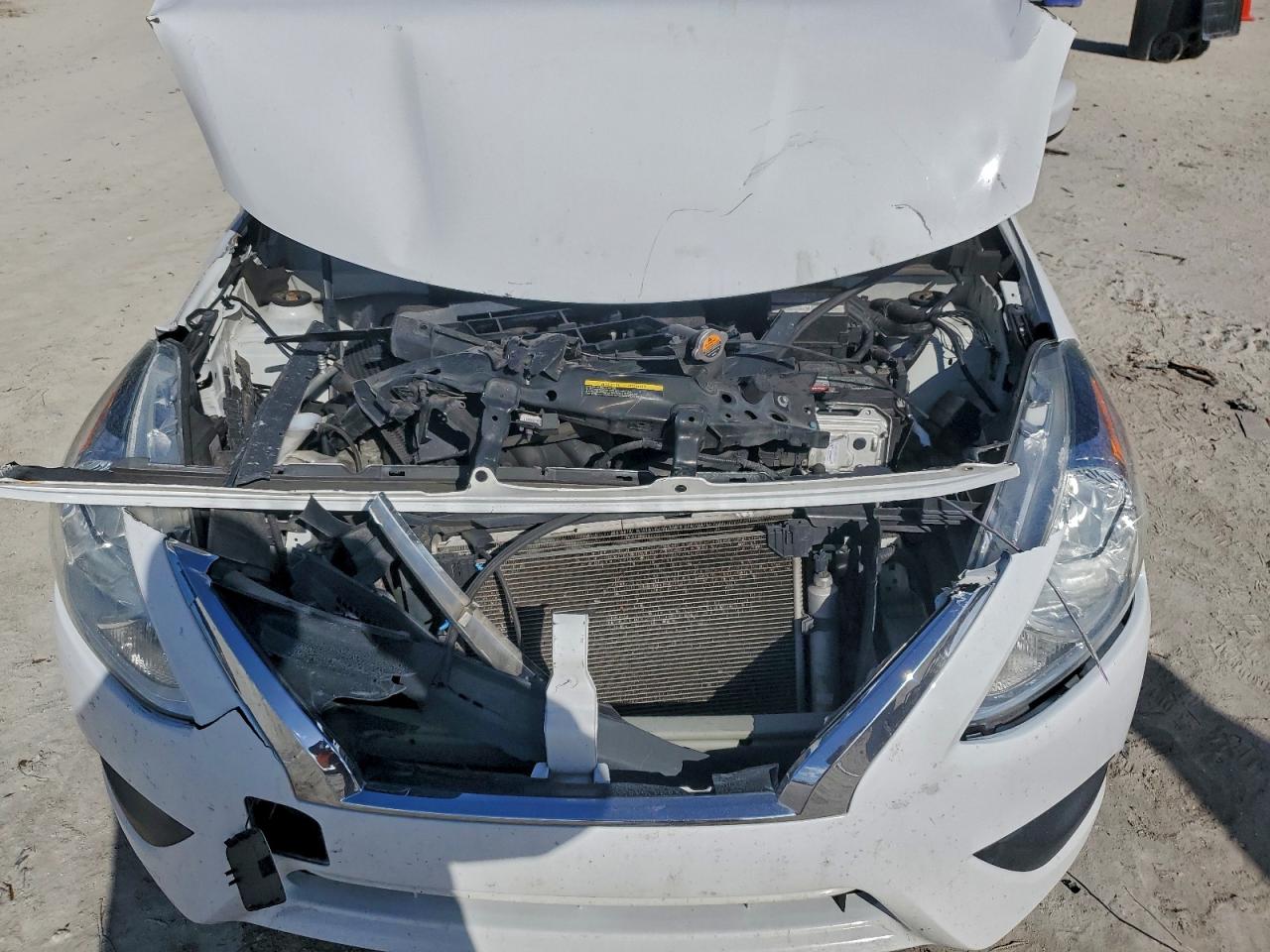 2019 NISSAN VERSA S photo 11