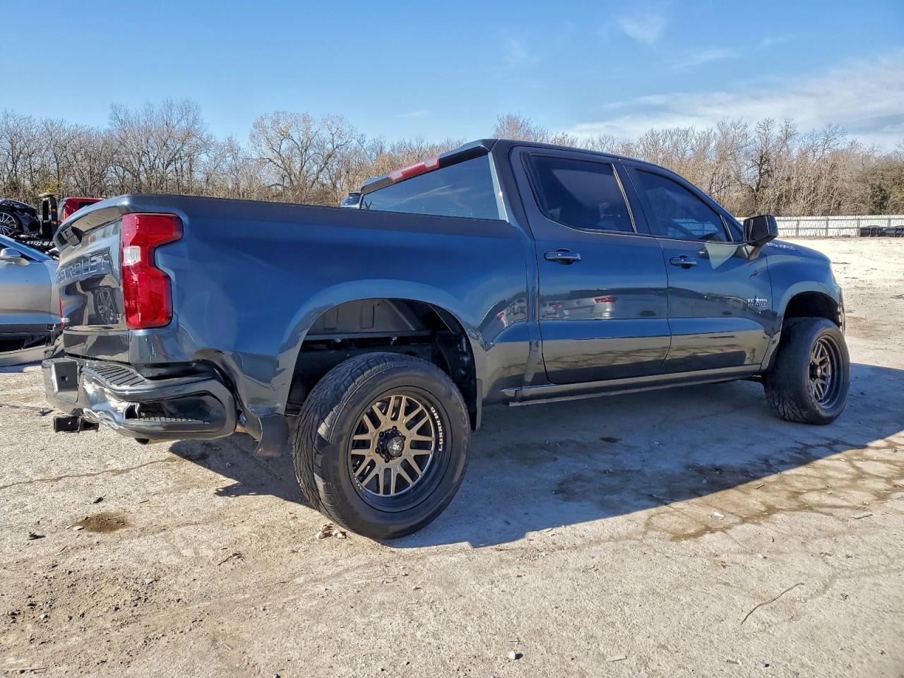 2019 CHEVROLET SILVERADO C1500 LT photo 3