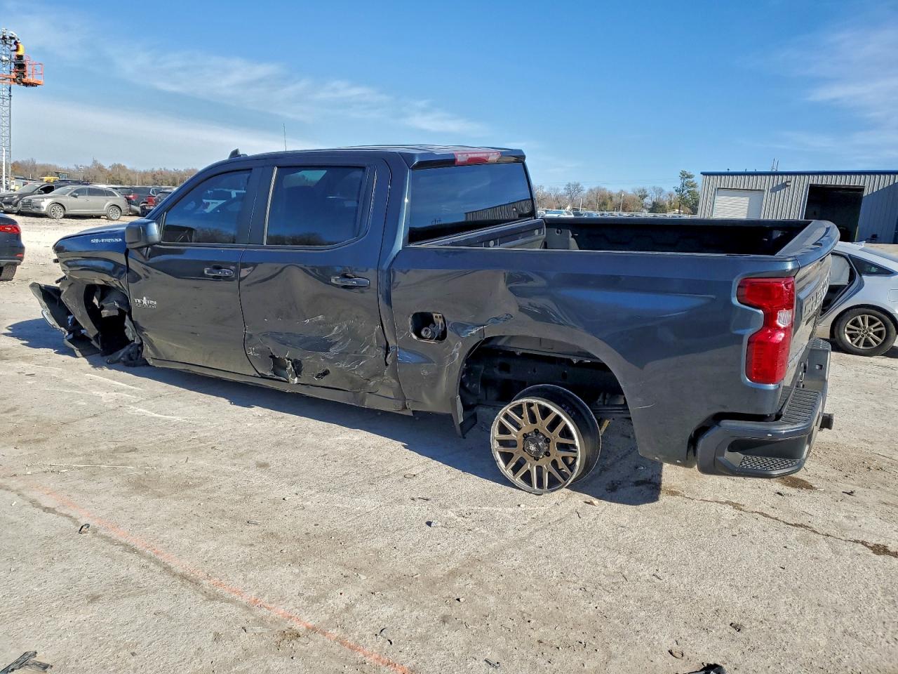 2019 CHEVROLET SILVERADO C1500 LT photo 2