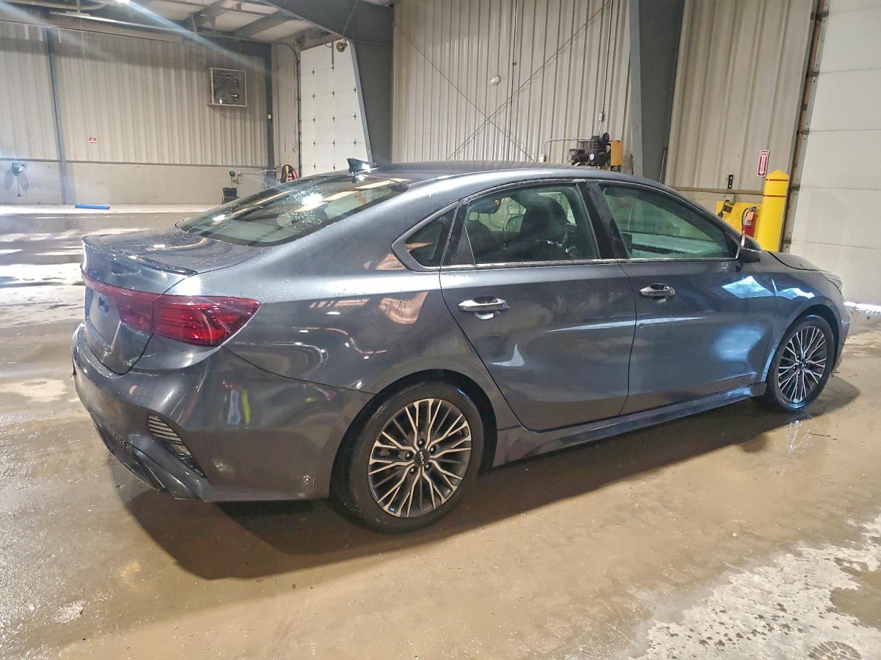 2023 KIA FORTE GT LINE photo 3