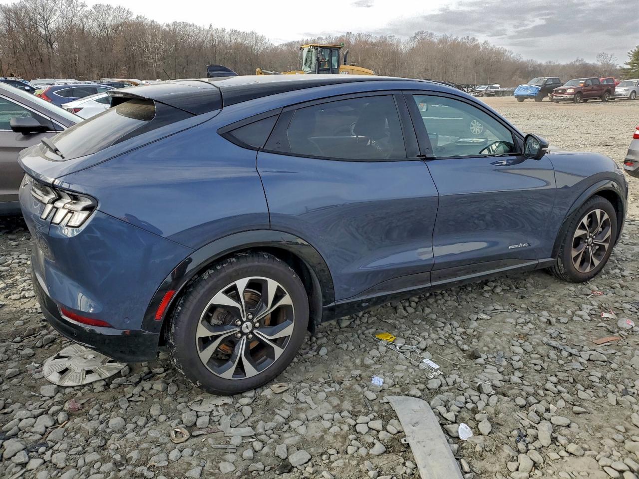 2021 FORD MUSTANG MACH-E PREMIUM photo 3
