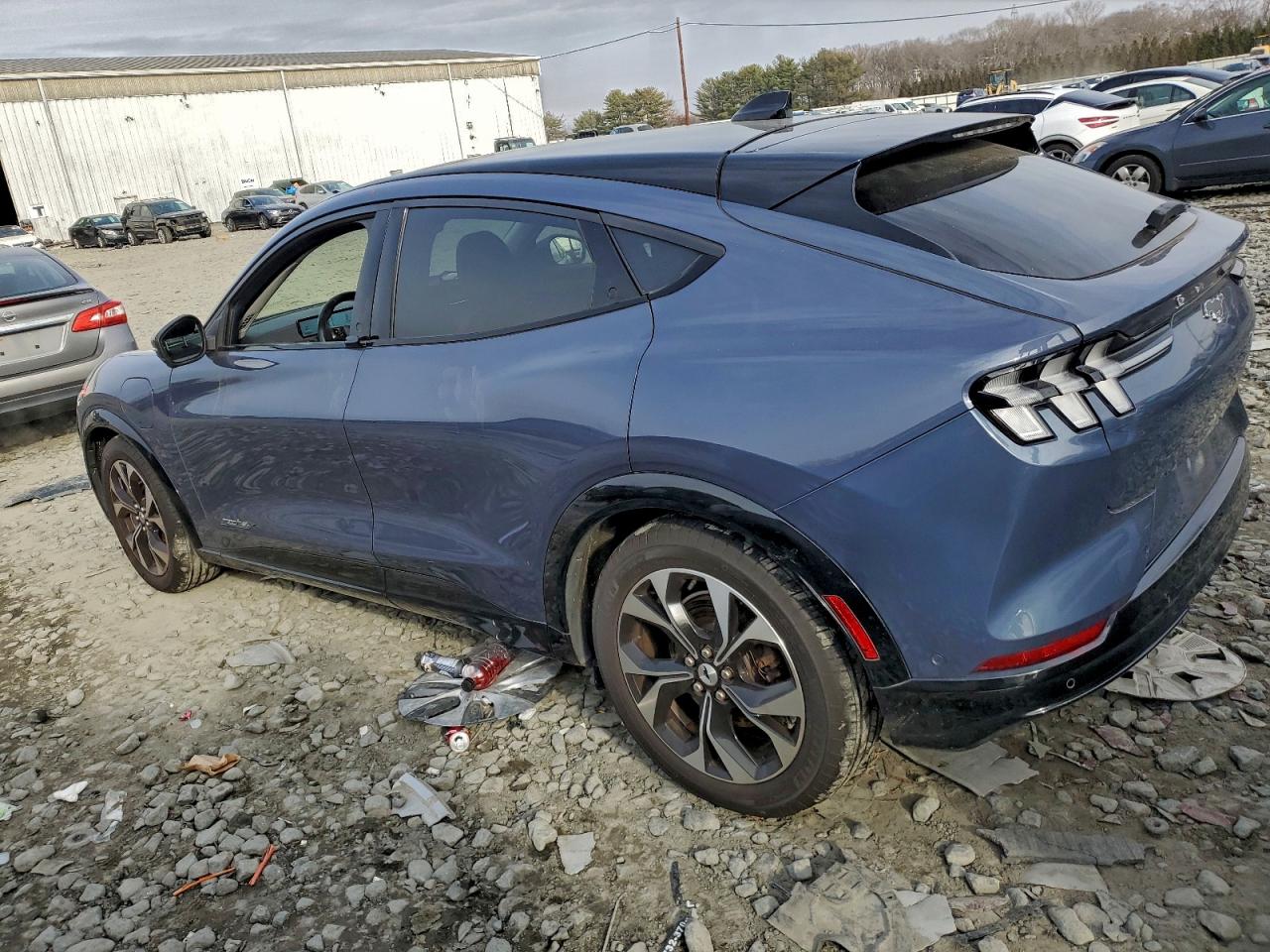 2021 FORD MUSTANG MACH-E PREMIUM photo 2