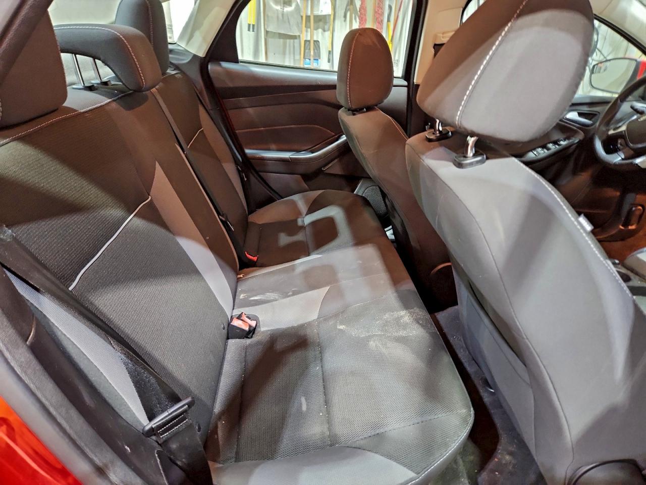 2014 FORD FOCUS SE photo 10