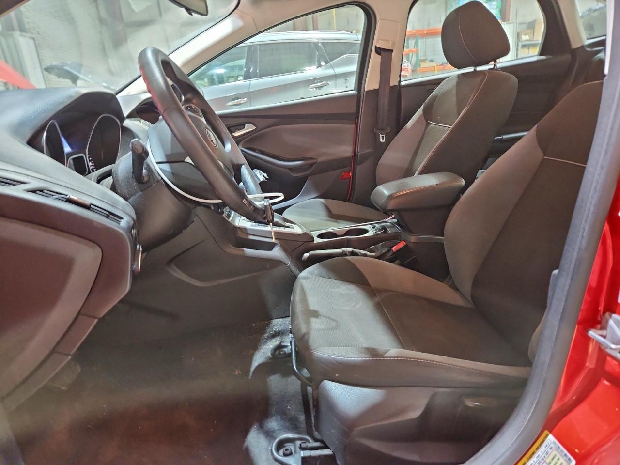 2014 FORD FOCUS SE photo 7