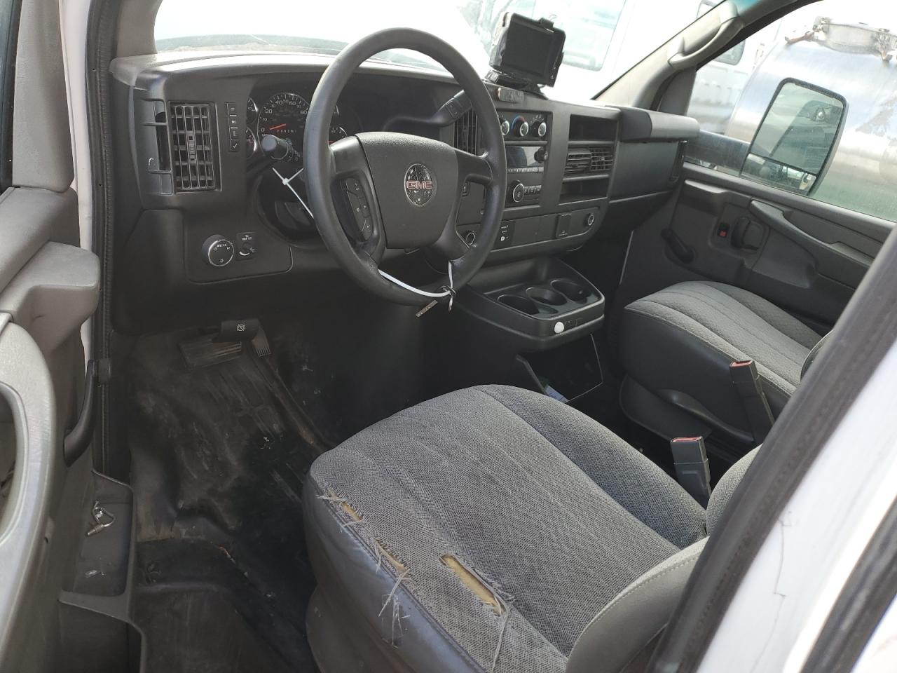 2015 GMC SAVANA CUTAWAY G3500 photo 8