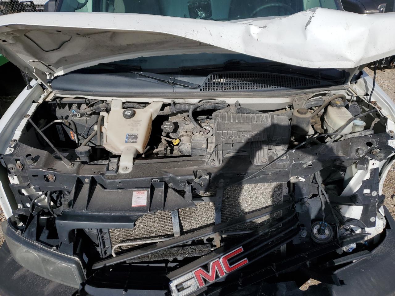 2015 GMC SAVANA CUTAWAY G3500 photo 12