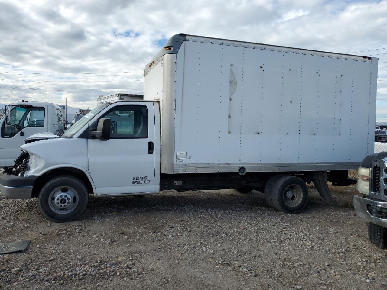 2015 GMC SAVANA CUTAWAY G3500 photo 2