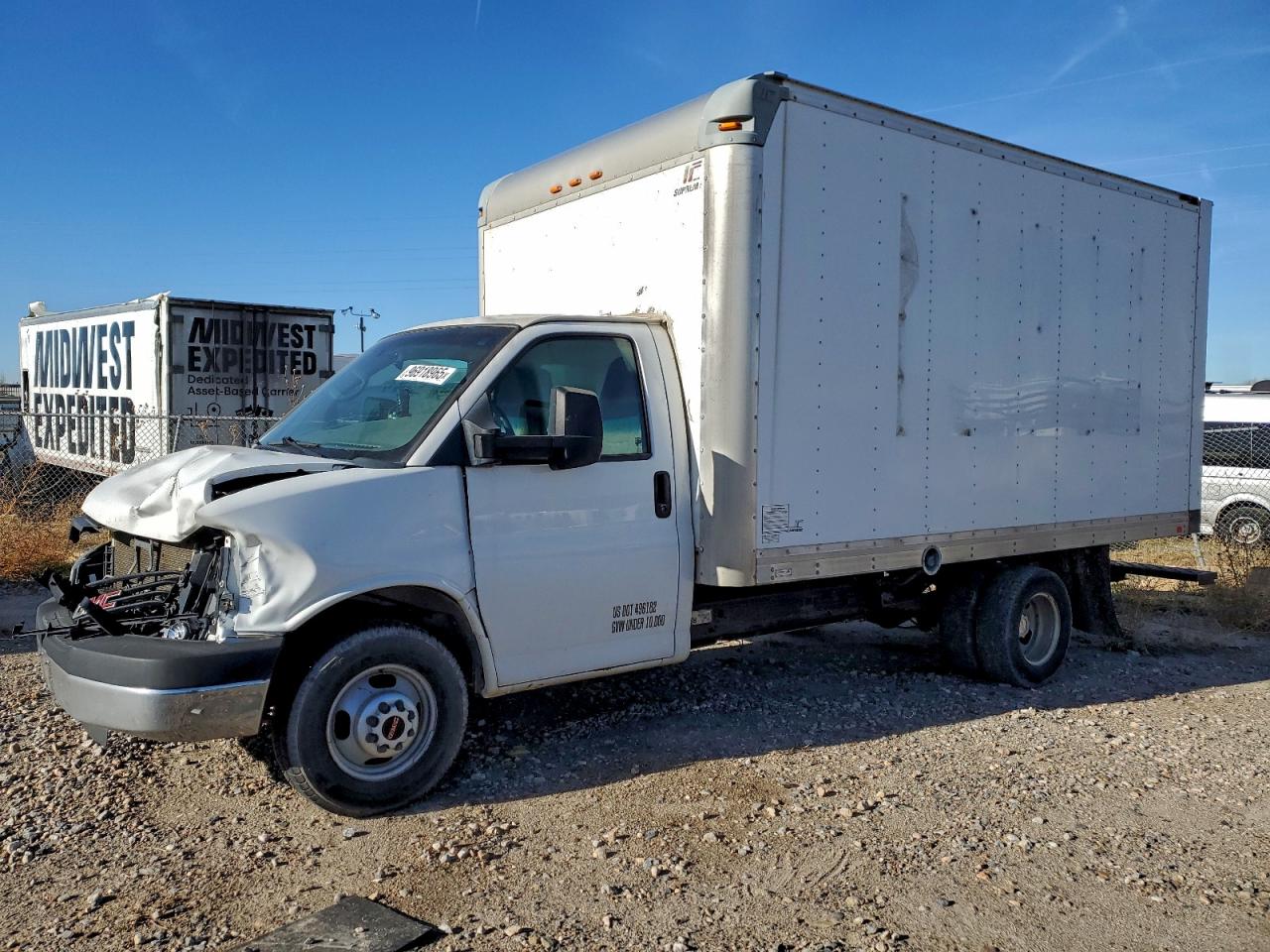 2015 GMC SAVANA CUTAWAY G3500 — FRONT END damage — photo 1