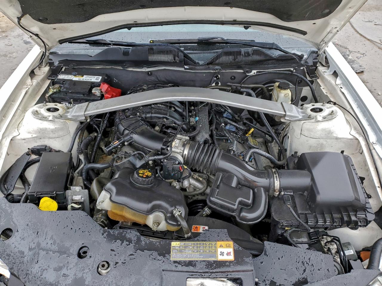 2012 FORD MUSTANG photo 11