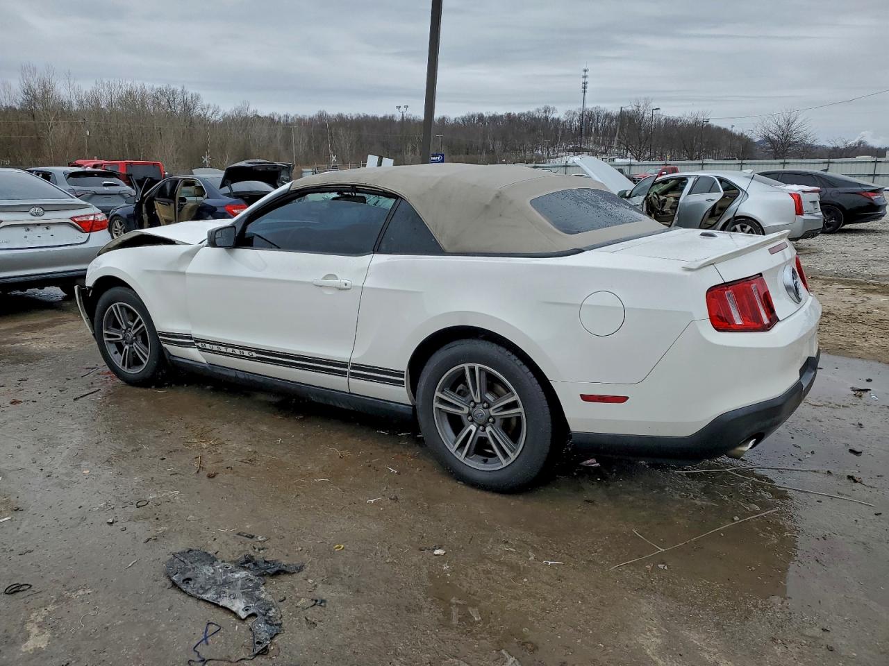 2012 FORD MUSTANG photo 2